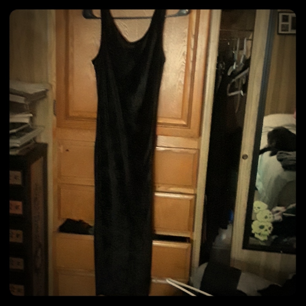 Long black dress, crushed velvet
